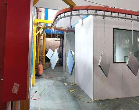 喷涂上挂车间